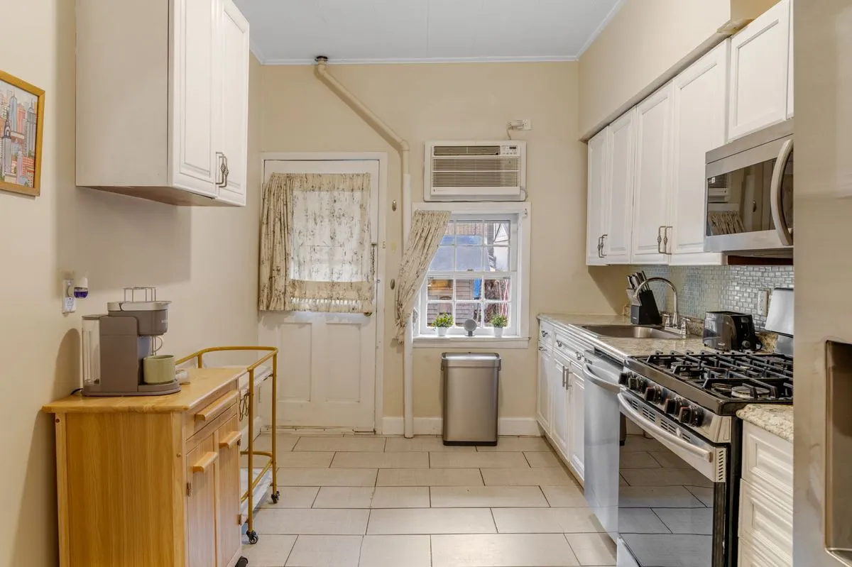 Full kitchen with stainless appliances, gas range, and dishwasher